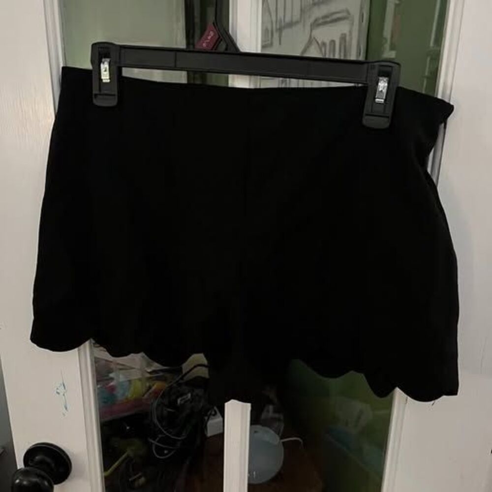 Montreau Black Scalloped Hem Shorts